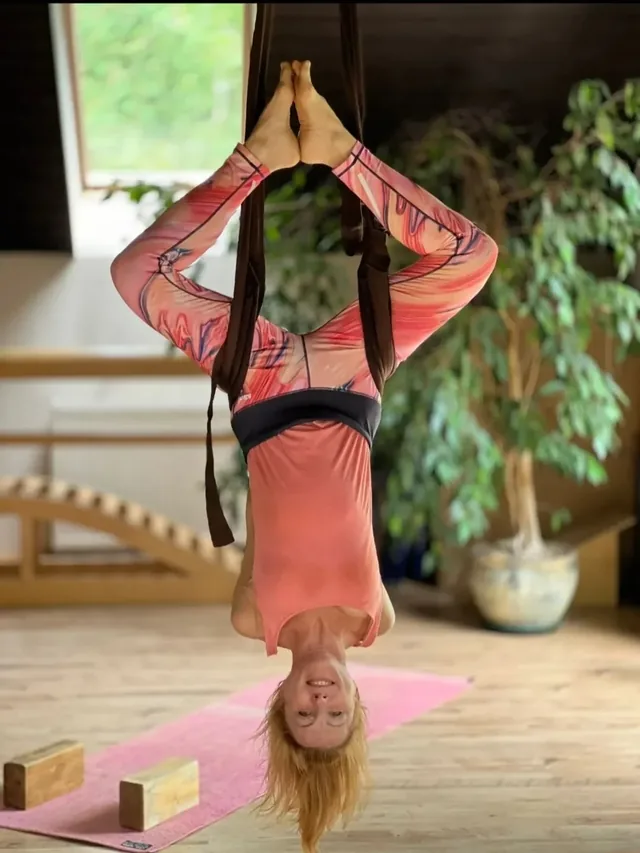 Aerial yoga in the Energia Życia studio